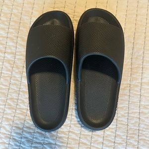 PINK Victoria’s Secret Pillow Slides, Size Medium